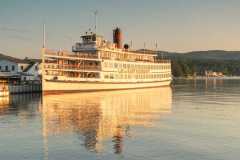 Lac-du-Saint-Secrement-Boat-on-Lake-George
